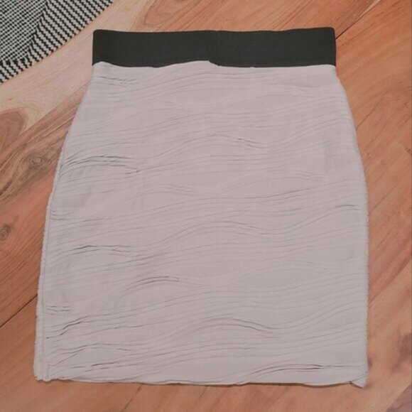 Vintage Y2K Soft Textured Double Lined Soft Pink Mini Skirt - Picture 3 of 5